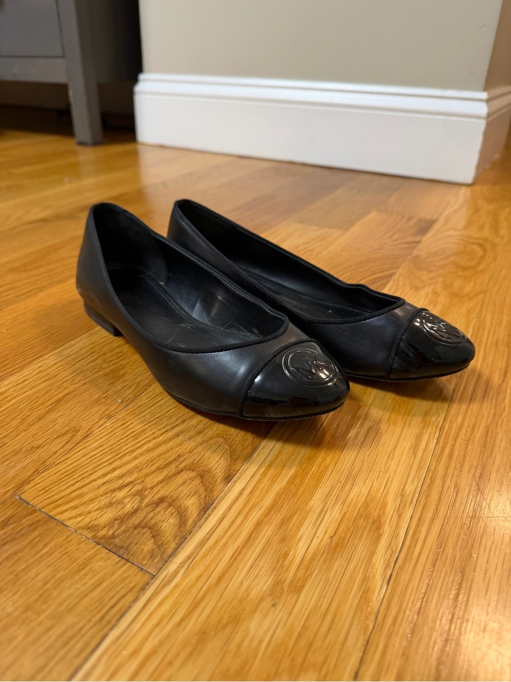 Michael Kors Black Leather Ballet Flats with Patent Toe Cap